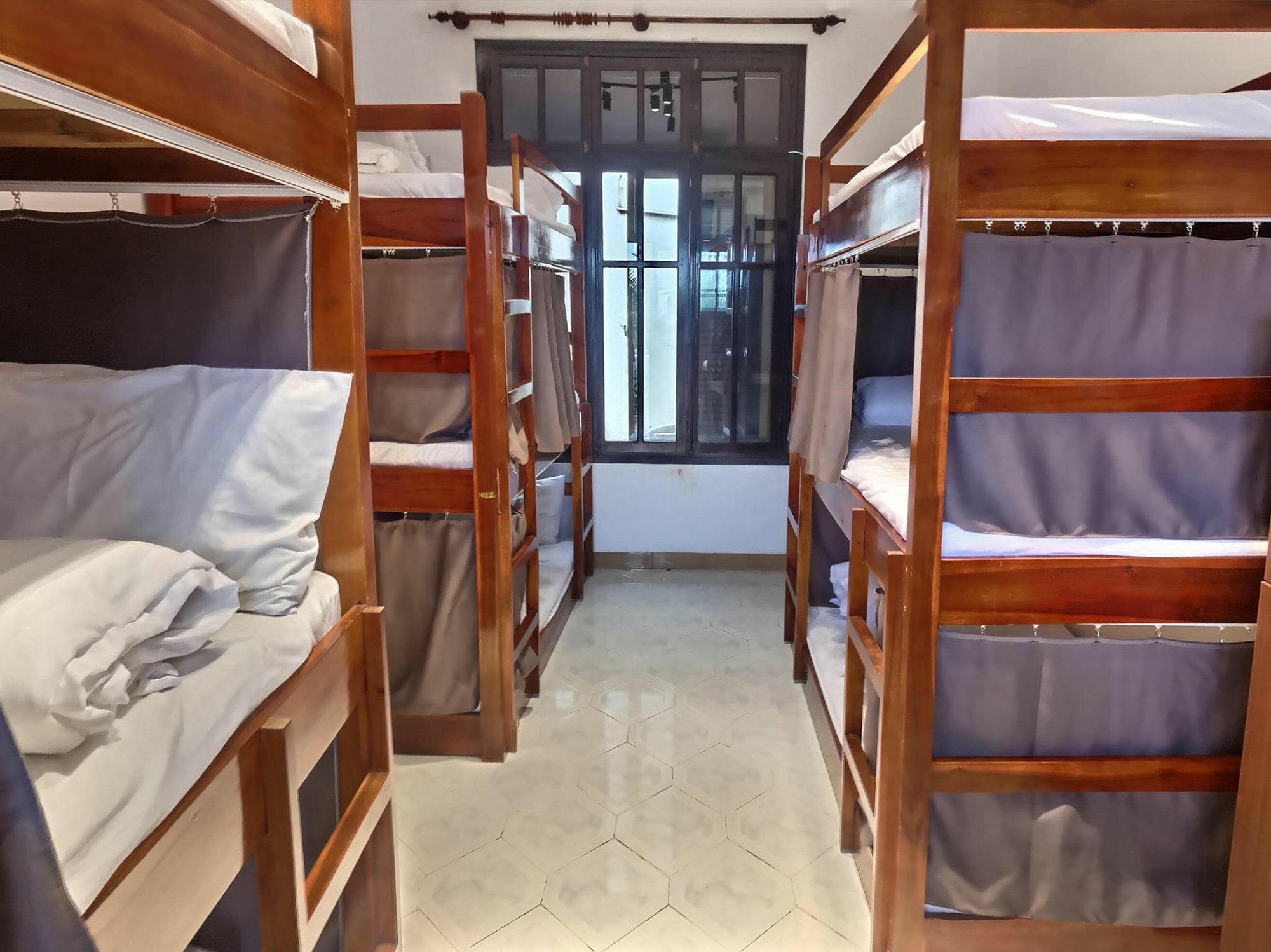 7Fridays West Lake Hostel Tay Ho Екстериор снимка