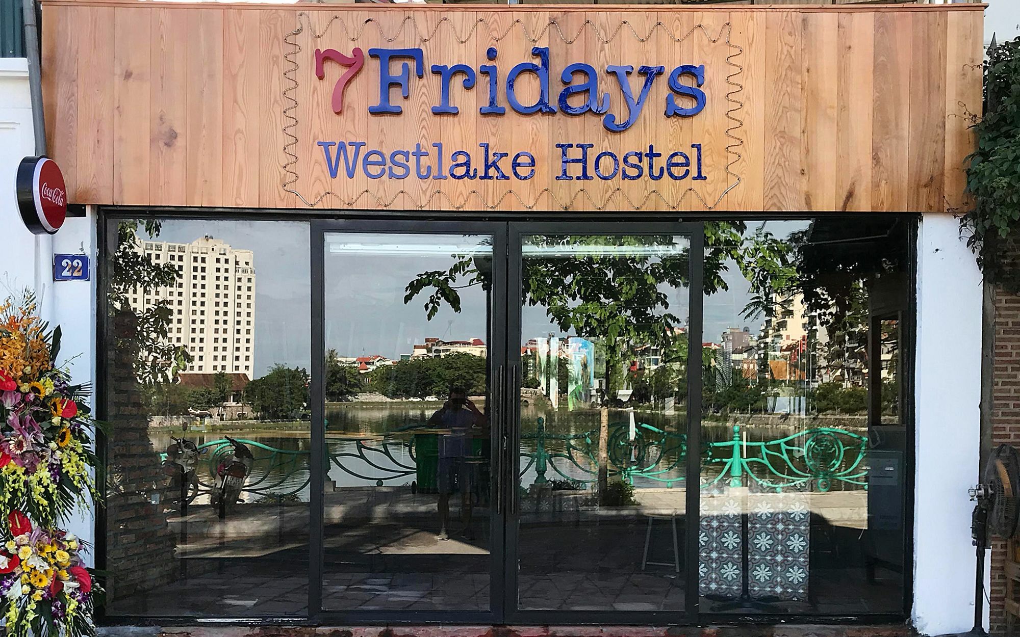 7Fridays West Lake Hostel Tay Ho Екстериор снимка